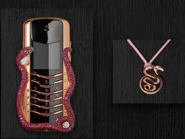 Nhìn lại các mẫu điện thoại "tiền tỉ" làm nên thương hiệu của Vertu - 1 Vertu Signature Cobra là điện thoại đắt tiền nhất của Vertu.