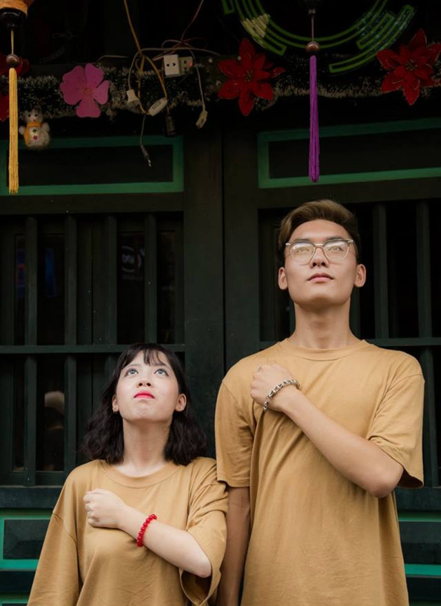 Khánh Linh cho biết, cặp đôi đang nung nấu ý định chụp ảnh đôi 36 phố phường Hà Nội. Cùng ngắm nhìn một vài hình ảnh của “cặp đôi đũa lệch” Khánh Linh và Hùng Cường.