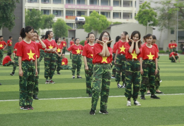 Màn nhảy flashmob đậm chất quân nhân của SV trường Khoa học quân sự - 3 Màn nhảy flashmob đậm chất quân nhân của SV trường Khoa học quân sự - 3