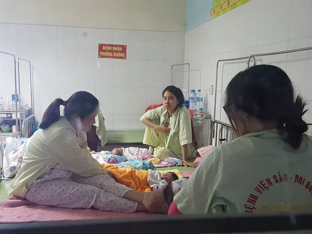 Bộ trưởng Bộ Y tế phán đoán 3 nguyên nhân khiến 4 trẻ sơ sinh tử vong - 2 Trẻ sơ sinh nằm điều trị tại Đơn nguyên sơ sinh BV Sản Nhi Bắc Ninh. Ảnh: H.Hải