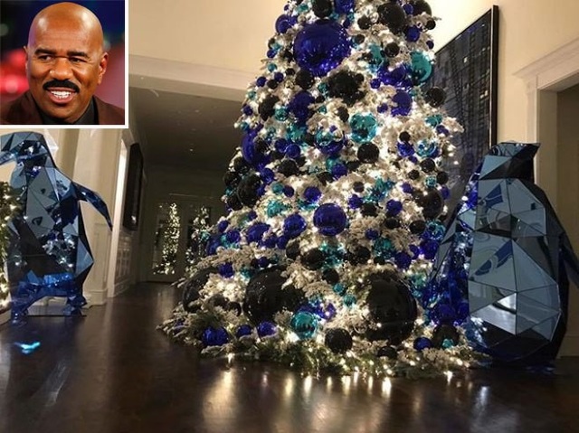Sao trang hoàng cây thông Noel ra sao - 5
Cây thông siêu ấn tượng trong nhà MC da màu đình đám Steve Harvey