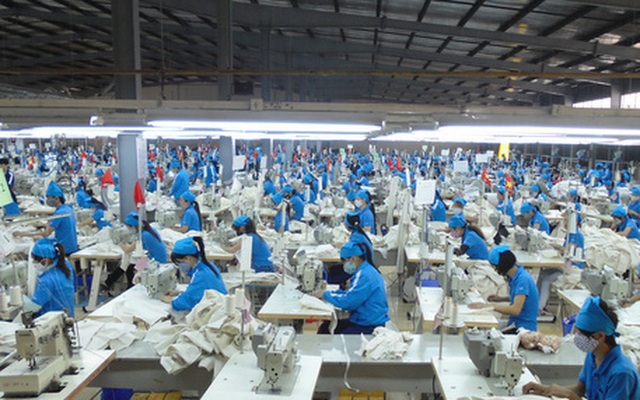 Doanh nghiệp dệt may kêu khổ vì tăng lương liên tục - 2 Doanh nghiệp dệt may kêu khổ vì tăng lương liên tục - 2
