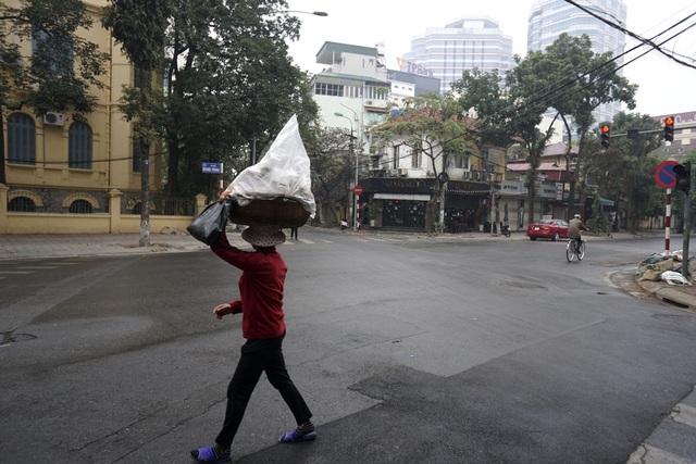 Hà Nội khác lạ ngày đầu năm - 10 Ngã tư Quang Trung - Thợ Nhuộm.