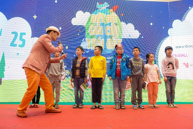 Nghệ sĩ Xuân Bắc đếm ngược Giờ Trái đất với Larva và các em nhỏ - 10 Tham gia chương trình các bé có cơ hội nhận được nhiều phần quà hấp dẫn từ các nhà tài trợ.