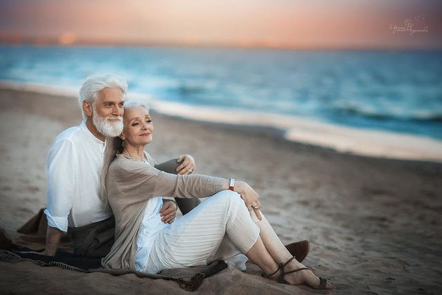 Bộ ảnh khắc họa vẻ đẹp tình yêu của tuổi già gây sửng sốt  Báo Dân trí