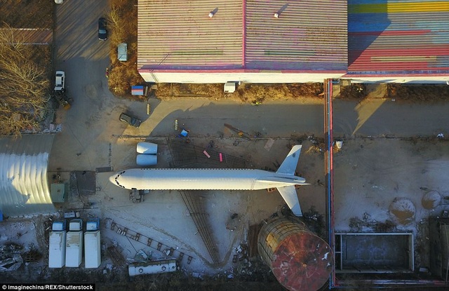 Nông dân Trung Quốc dốc sạch tiền tiết kiệm chế tạo máy bay giống Airbus A320 - 2
Nguyên mẫu của anh Zhu là máy bay Airbus A320, có giá trị khoảng 100 triệu USD. Sải cánh 35,8m và dài 37,75m.