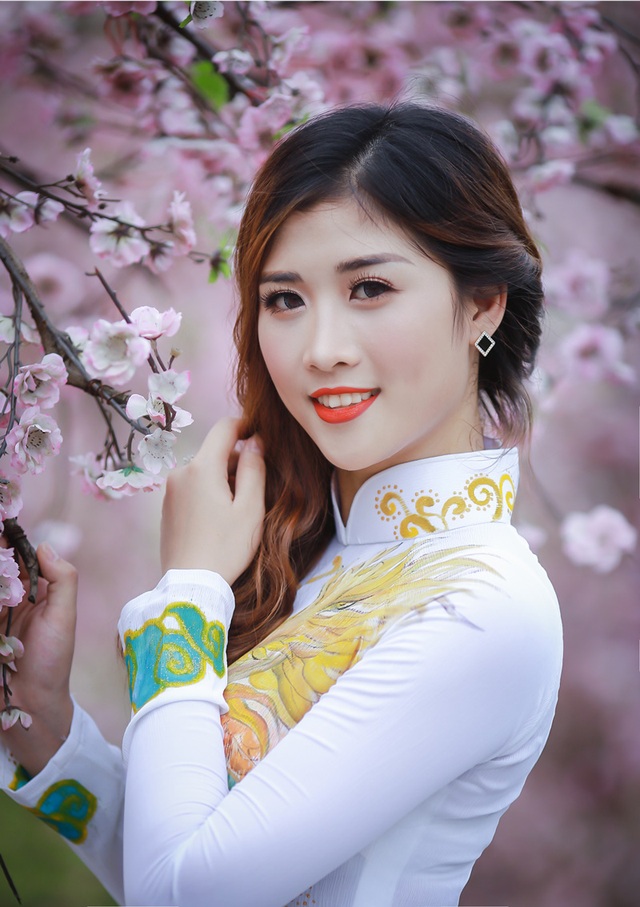 Nữ sinh khoe sắc kiều diễm giữa cánh đồng hoa - 5
Lê Thị Ngọc (sinh năm 1997) - sinh viên Học viện Tài chính.
