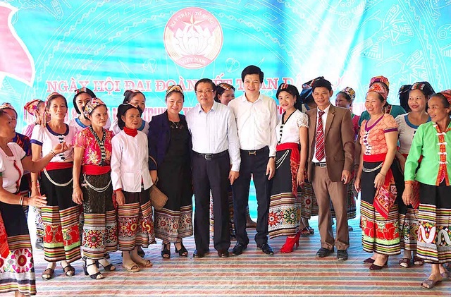 Ngày 10/10, ông Phan Đình Trạc - Bí thư Trung ương Đảng, Trưởng Ban Nội chính Trung ương đã về dự ngày hội đại đoàn kết toàn dân tộc tại bản Trung Hương xã Yên Khê, huyện Con Cuông.