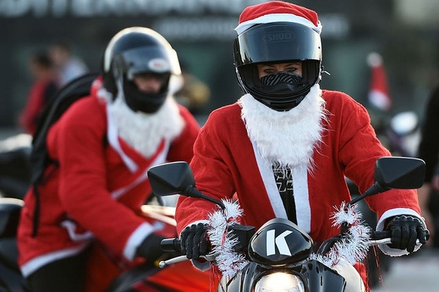 Những “bà già” Noel siêu trẻ trung và nóng bỏng - 10 Những “bà già” Noel siêu trẻ trung và nóng bỏng - 10