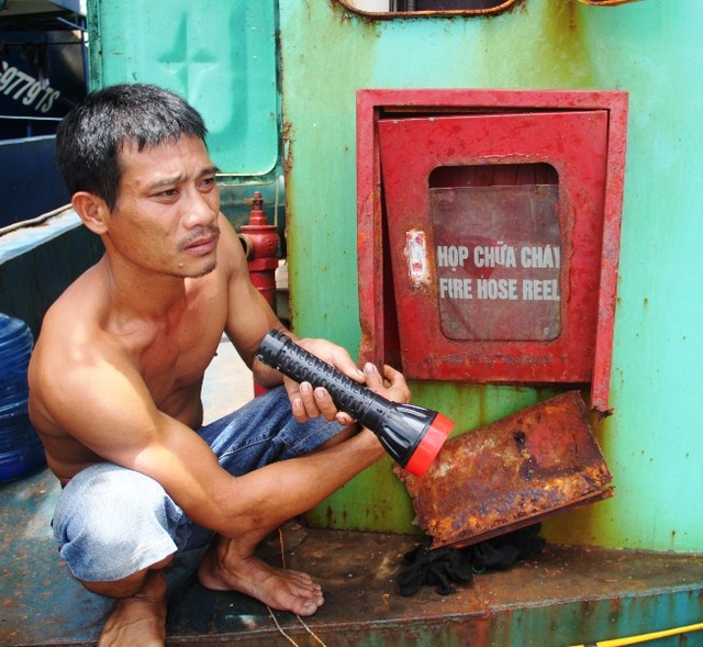 Bình Định: Những hình ảnh “tố cáo” tàu vỏ thép đóng thép Trung Quốc? - 12 Hộp chữa cháy cũng chẳng khá hơn...