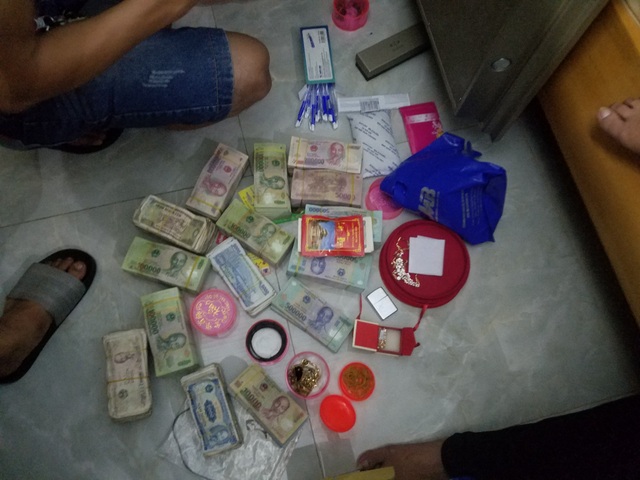 Triệt phá tụ điểm ma túy lớn nhất phố núi do nữ quái cầm đầu - 2
Tang vật thu giữ tại hiện trường (ảnh D.H)
