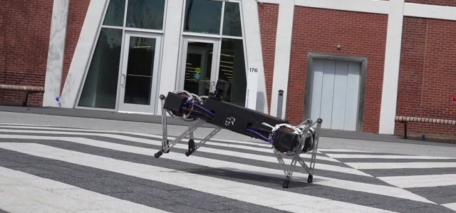 Thử tài robot vượt địa hình, đi thăng bằng 4 chân giỏi nhất hiện nay - 1 Thử tài robot vượt địa hình, đi thăng bằng 4 chân giỏi nhất hiện nay - 1