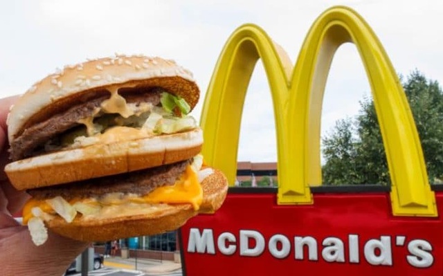 Cậu bé 8 tuổi lái ô tô tới quán McDonald nhờ xem hướng dẫn trên YouTube - 1 Cậu bé 8 tuổi lái ô tô tới quán McDonald nhờ xem hướng dẫn trên YouTube - 1