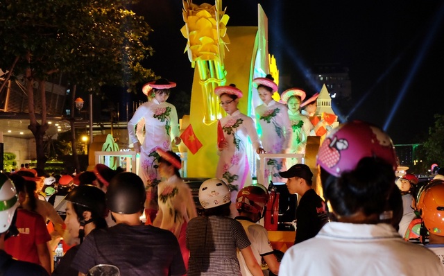 Tưng bừng lễ hội đường phố ở Đà Nẵng - 8 Tưng bừng lễ hội đường phố ở Đà Nẵng - 8