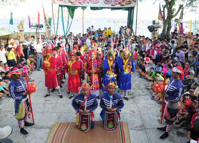 Bình Định: Độc đáo lễ hội cầu ngư của ngư dân vùng biển Nhơn Hải - 1 Độc đáo lễ hội cầu ngư của ngư dân vùng biển xã Nhơn Hải (TP Quy Nhơn, Bình Định)