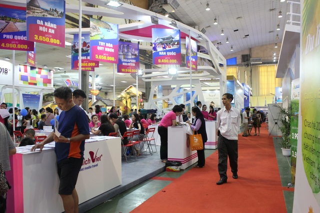 Hơn 20.000 tour du lịch đã được bán tại hội chợ VITM 2017 - 4 Về thị trường Quốc tế, VITM Hà Nội 2017 đã chọn Hoa Kỳ là khách của Hội chợ. Một đoàn lữ hành do ông Robert Duglin - Phó Chủ tịch Hiệp hội Lữ hành Hoa Kỳ dẫn đầu và 12 doanh nghiệp du lịch đã đến dự hội chợ và tham gia 2 hoạt động là: Gặp gỡ các doanh nghiệp lữ hành Việt Nam và ký thỏa thuận Hợp tác với Hiệp hội Lữ hành Việt Nam. Đây là hoạt động nổi bật của VITM Hà Nội 2017, được dư luận rất quan tâm. Sau hội chợ đoàn đã đi khảo sát ở Hà Nội, Ninh Bình, Quảng Ninh, Huế, Hội An và Tp.HCM.