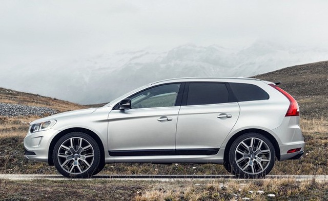 Những mẫu SUV và crossover an toàn nhất năm 2017 - 17
Thuộc phân khúc SUV cỡ trung hạng sang, Volvo XC60 2017 tạo điểm nhấn khác biệt hơn so với các đối thủ nhờ thiết kế Scandinavian. Xe sử dụng động cơ 5 xi-lanh, dung tích 2.5L, kết hợp hệ dẫn động bốn bánh.
