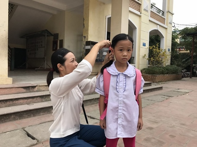 Rớt nước mắt chuyện đời cô giáo nhặt ve chai, chăm chồng ung thư - 7 Cô giáo Thùy với bao vất vả lo toan nhưng các con vẫn học giỏi và bản thân cô luôn đoạt giải giáo viên giỏi. (ảnh: Mỹ Hà)
