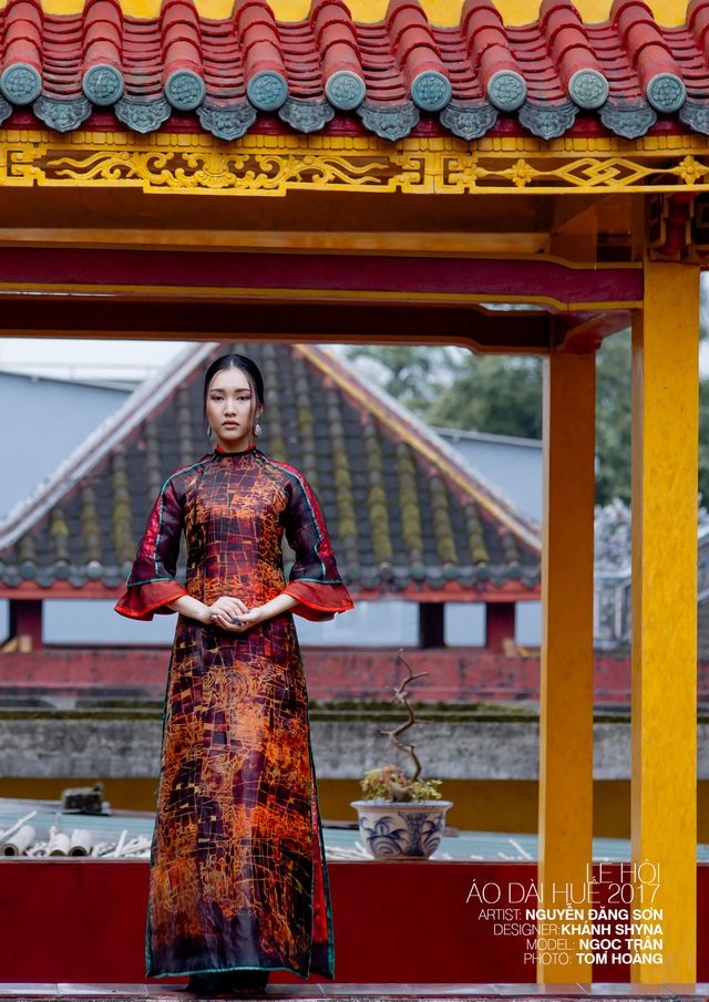 Thú vị bộ sưu tập áo dài trên nền tranh họa sĩ Huế - 15 Áo dài NTK Khánh Shyna trên nền tranh họa sĩ Nguyễn Đăng Sơn