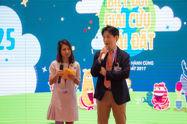 Nghệ sĩ Xuân Bắc đếm ngược Giờ Trái đất với Larva và các em nhỏ - 13 Đại diện Ban Tổ chức, Tổng giám đốc Aeon Mall Long Biên, Hà Nội - ông Iwamura Yasutsugu.