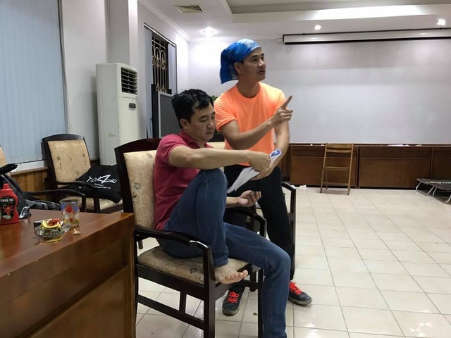 Những vấn đề “nóng” nào sẽ xuất hiện trong Táo Quân 2017? - 4 Đạo diễn Đỗ Thanh Hải và Nam Tào Xuân Bắc trong một buổi tập.