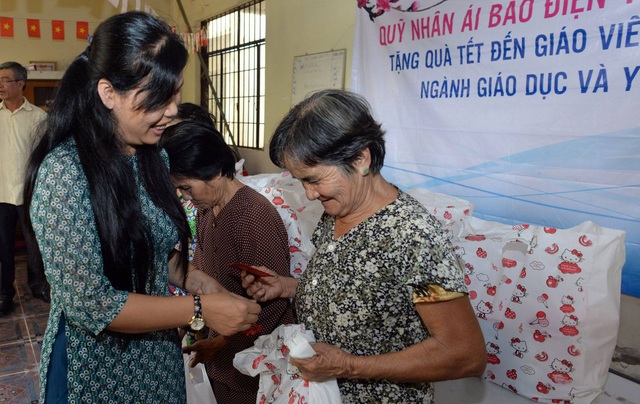 Quỹ Nhân Ái lan toả "Xuân Yêu thương" đến ngành giáo dục và y tế - 4 Quỹ Nhân Ái lan toả "Xuân Yêu thương" đến ngành giáo dục và y tế - 4