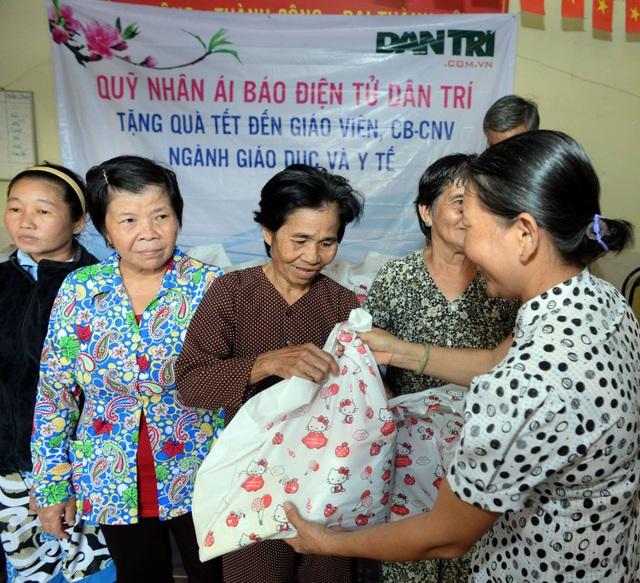 Quỹ Nhân Ái lan toả "Xuân Yêu thương" đến ngành giáo dục và y tế - 6 Quỹ Nhân Ái lan toả "Xuân Yêu thương" đến ngành giáo dục và y tế - 6