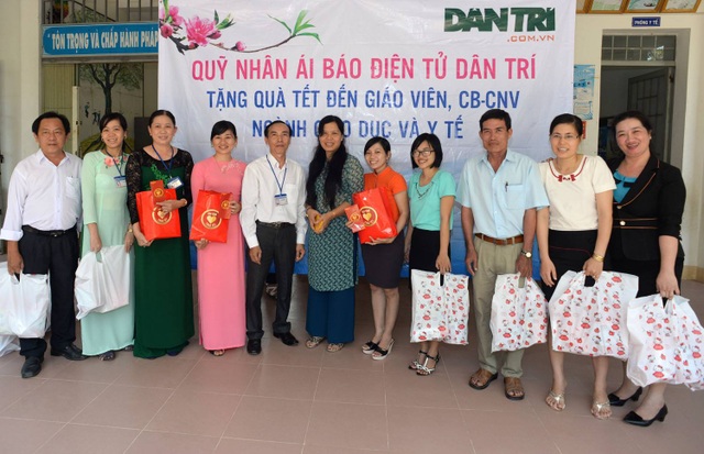 Quỹ Nhân Ái lan toả "Xuân Yêu thương" đến ngành giáo dục và y tế - 3 Quỹ Nhân Ái lan toả "Xuân Yêu thương" đến ngành giáo dục và y tế - 3