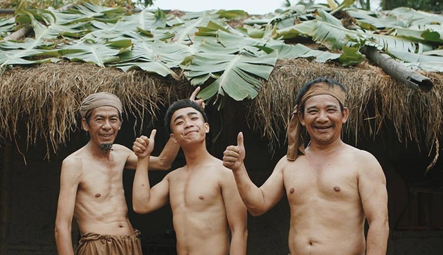 Đỗ Duy Nam: Từ "thánh chế" tới "Cô Đẩu thử việc" - 2 Đỗ Duy Nam (giữa ảnh) và các diễn viên trong phim hài Tết: Bờm