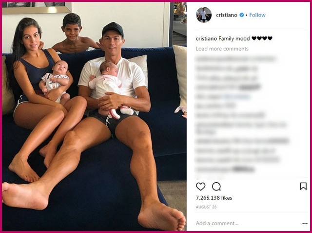 8. Cầu thủ siêu sao Cristiano Ronaldo bên bạn gái người mẫu Georgina Rodriguez, con trai và cặp song sinh mới chào đời của anh. Ảnh đăng hồi tháng 8. (Số lượt “like”: 7,2 triệu)