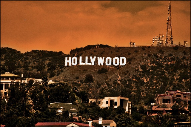 Vui buồn showbiz thế giới 365 ngày qua… - 4 Nhiều sao Hollywood bị trộm ghé thăm