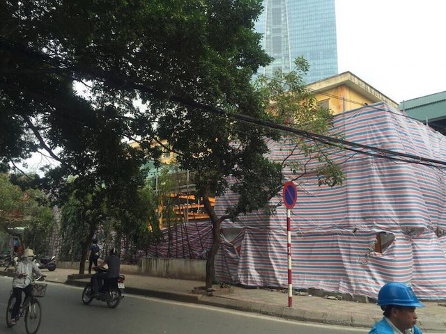 Vụ cống hóa mương Phan Kế Bính: Chủ đầu tư nói gì? - 1
Khu vực kênh mương Phan Kế Bính được cống hoá nhằm mục đích làm bãi đỗ xe và các công trình phụ trợ.