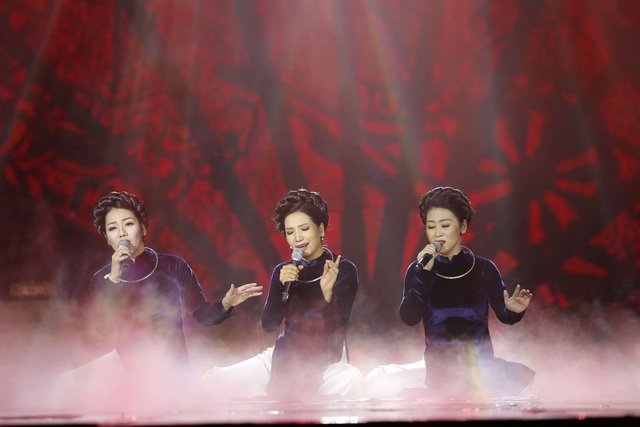 Diva Mỹ Linh bị run và căng thẳng khi song ca với NSƯT Tấn Minh - 4 Tiết mục Đêm ả đào.