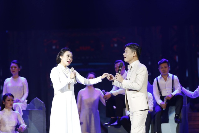Diva Mỹ Linh bị run và căng thẳng khi song ca với NSƯT Tấn Minh - 11 Diva Mỹ Linh bị run và căng thẳng khi song ca với NSƯT Tấn Minh - 11
