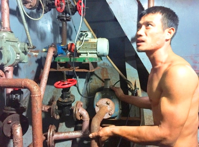 Bình Định: Những hình ảnh “tố cáo” tàu vỏ thép đóng thép Trung Quốc? - 11 Hệ thống van tàu vỏ thép của tàu anh Nguyễn Văn Khỏe bị rỉ sét
