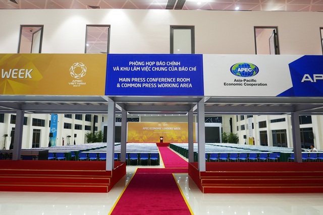 Bên trong Trung tâm báo chí APEC có sức chứa 3.000 người - 7
Đến nay, đã có gần 3.000 phóng viên trong nước và quốc tế đăng ký tới Đà Nẵng tham dự đưa tin tuần lễ cấp cao APEC 2017, trong đó có các hãng thông tấn, báo chí lớn nhất thế giới.