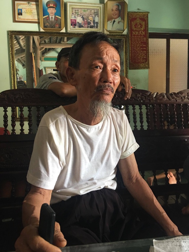 Chủ tịch Hà Nội hẹn tiếp tục chờ đối thoại với nhân dân Đồng Tâm - 12
Cụ Nhạc chia sẻ niềm vui của người dân thôn Hoành khi nghe tin Chủ tịch Hà Nội về làm việc. (Ảnh: Tuấn Hợp)