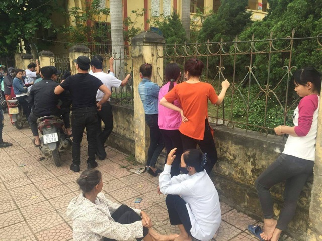 Chủ tịch Hà Nội hứa giải quyết bức xúc, dân Đồng Tâm phấn khởi thỏa lòng - 4 Chủ tịch Hà Nội hứa giải quyết bức xúc, dân Đồng Tâm phấn khởi thỏa lòng - 4