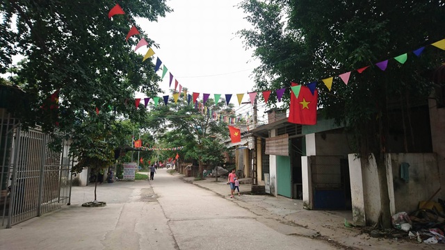 Dân Đồng Tâm chính thức thả 19 chiến sĩ - 1
Đường làng vắng vẻ