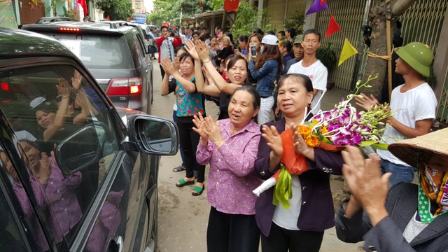 Chủ tịch Hà Nội hứa giải quyết bức xúc, dân Đồng Tâm phấn khởi thỏa lòng - 15 Chủ tịch Hà Nội hứa giải quyết bức xúc, dân Đồng Tâm phấn khởi thỏa lòng - 15