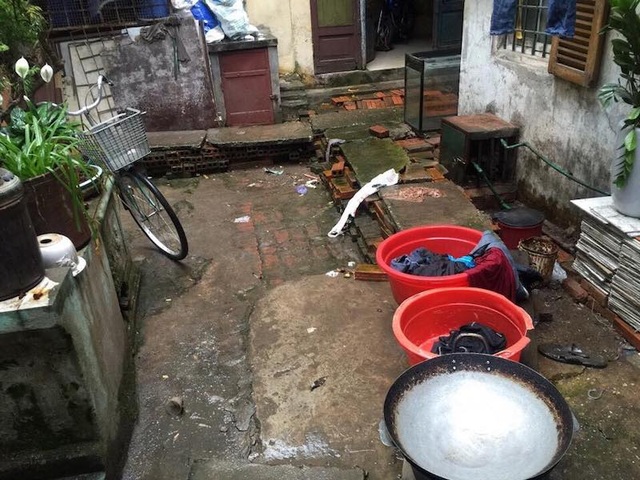 Cư dân 146 Quán Thánh ngóng được “giải cứu” sau chỉ đạo của Chủ tịch TP Hà Nội - 5
Hiện trạng tại nhà 146 Quán Thánh sáng ngày 27/4/2017.
