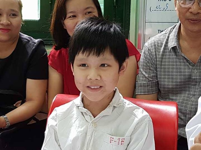 Bệnh nhân ghép tim nhỏ tuổi nhất Việt Nam được ra viện - 1 Sau 2 tháng được ghép tim, ngày 12/5 cậu bé Đạt được ra viện trong niềm vui mừng, hạnh phúc.