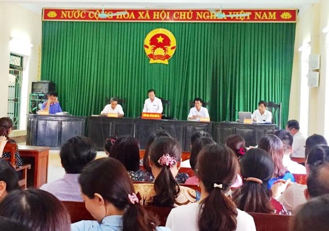 Vụ học sinh bị trúng thước, mù một mắt: Nhà trường phải bồi thường gần 110 triệu đồng - 3 Kết thúc phiên xét xử, chủ tọa tuyên: Trường tiểu học Hải An phải chịu trách nhiệm bồi thường tổng số tiền 109.874.000 đồng cho gia đình cháu Vũ Phương Anh
