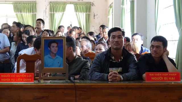 Xét xử vụ giết người chôn xác 2 lần trong rẫy cà phê - 2 Đại diện gia đình người bị hại có mặt tại phiên tòa
