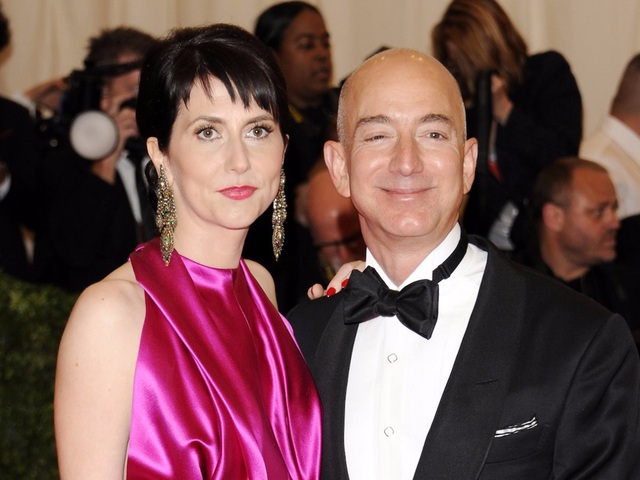 6 cặp đôi “đáng ghen tị” nhất thế giới - 7 Tỷ phú Jeff Bezos và nữ nhà văn Mackenzie Bezos