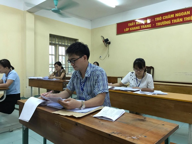 Chấm thi THPT quốc gia 2017: Nhiều bài thi trắc nghiệm bị điểm liệt - 1
Điểm thi của thí sinh năm nay so với năm trước không chênh lệch nhiều