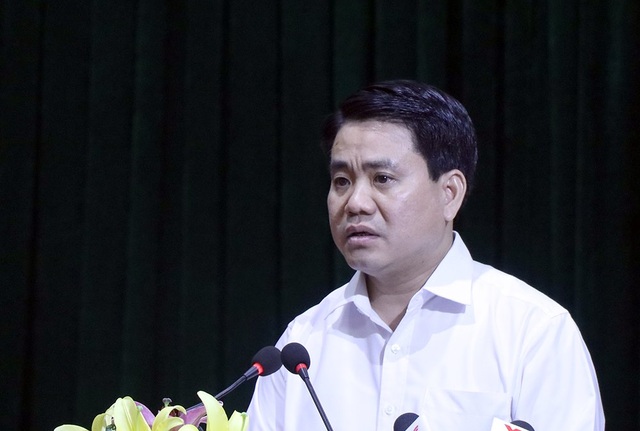 Vụ Đồng Tâm: Trả lại đất cho quân đội - 1
Ông Nguyễn Đức Chung phát biểu tại hội trường làm rõ những vấn đề người dân xã Đồng Tâm còn băn khoăn trong buổi công bố dự thảo kết luận thanh đất.