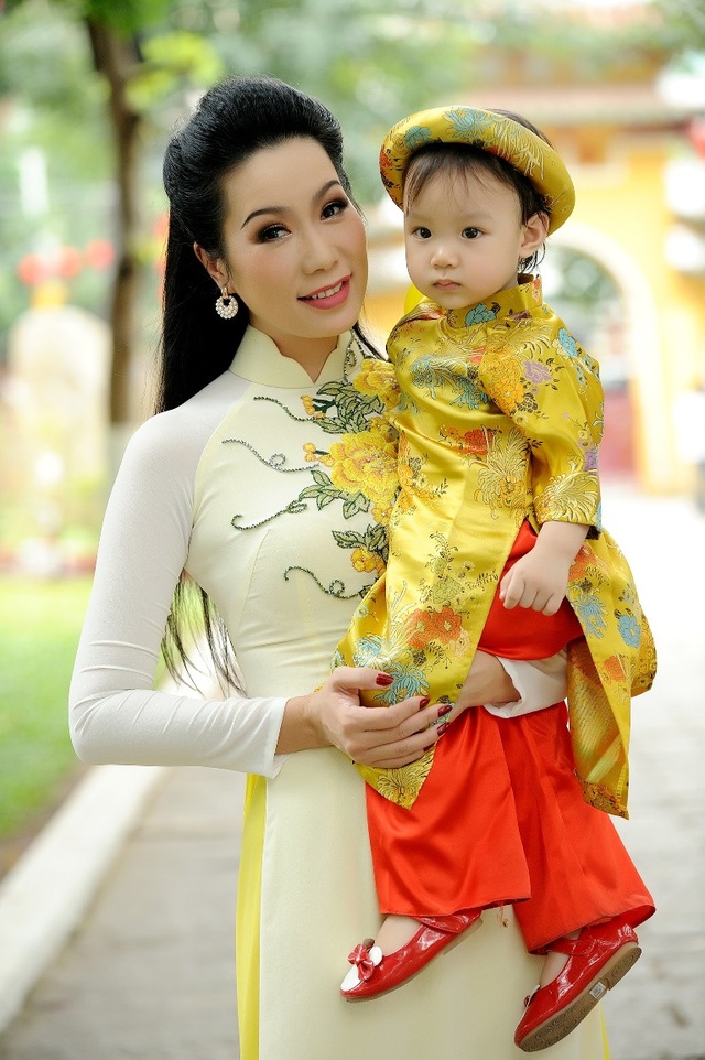 Trịnh Kim Chi duyên dáng đi lễ chùa đầu năm cùng con gái - 6 Trịnh Kim Chi duyên dáng đi lễ chùa đầu năm cùng con gái - 6