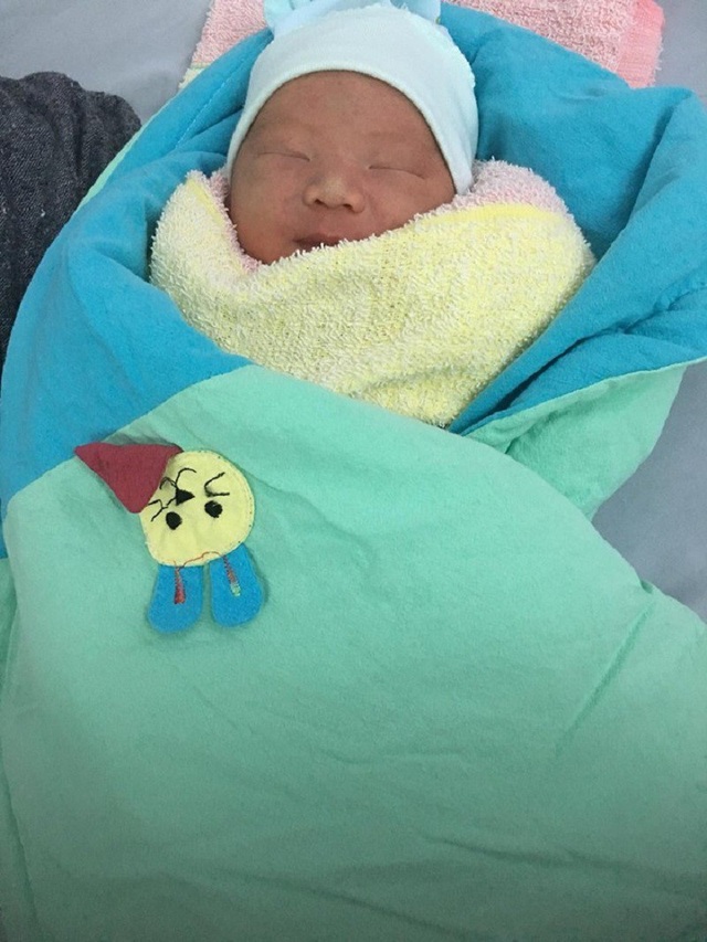 Xúc động chuyện ông bố trẻ bị ung thư: "Cuối cùng bố cũng chờ được để ôm con!" - 2 Đứa con là niềm hi vọng của anh Đoàn
