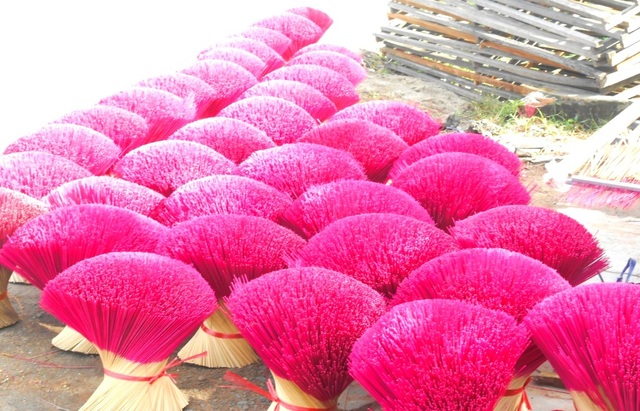 Làng sản xuất hương lớn nhất miền Trung nhộn nhịp vào vụ Tết - 2 Làng sản xuất hương lớn nhất miền Trung nhộn nhịp vào vụ Tết - 2